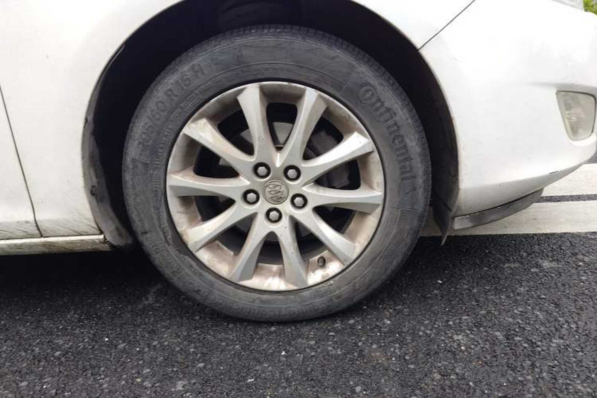 Used Buick GT 2014 XT 1.6L Automatic Comfort Edition Right Front Wheel Hub