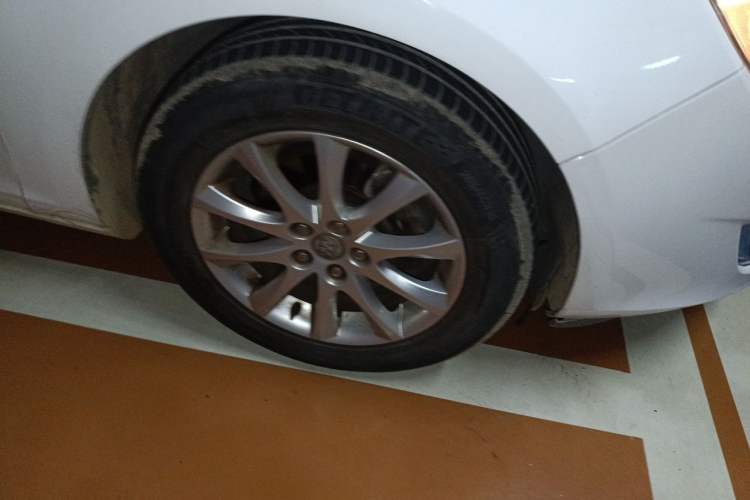 Used Buick GT 2014 XT 1.6L Automatic Fashion Edition Right Front Wheel Hub