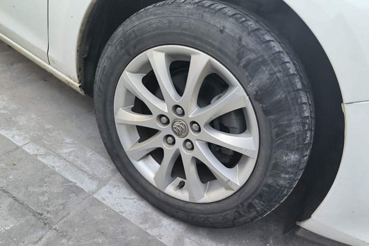 Used Buick GT 2014 XT 1.6L Automatic Fashion Edition Right Front Wheel Hub