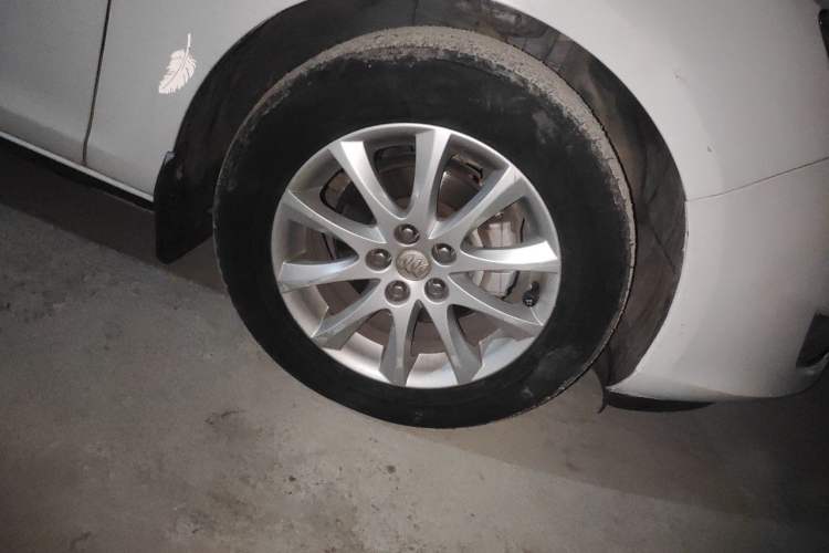Used Buick GT 2014 XT 1.6L Automatic Fashion Edition Right Front Wheel Hub