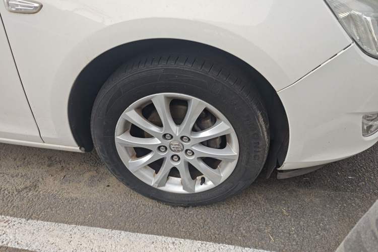 Used Buick GT 2014 XT 1.6L Automatic Fashion Edition Right Front Wheel Hub