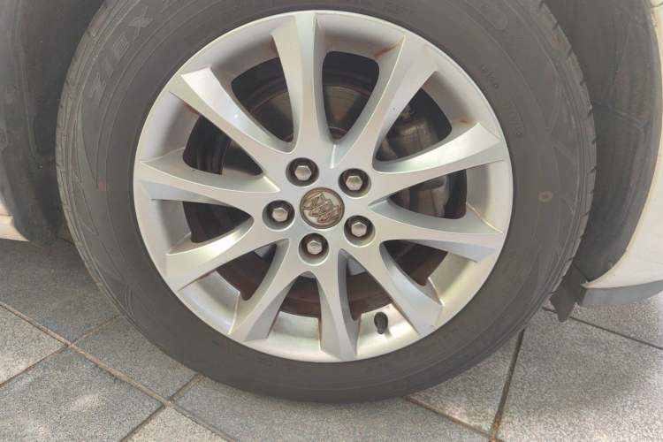 Used Buick GT 2014 XT 1.6L Automatic Fashion Edition Right Front Wheel Hub