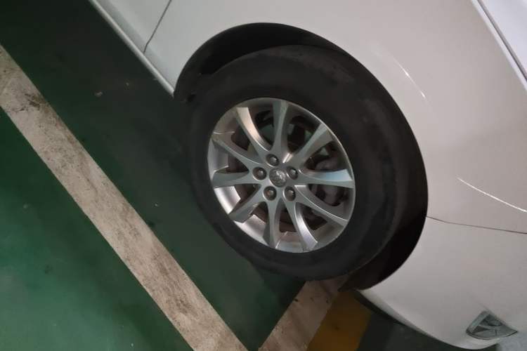 Used Buick GT 2014 XT 1.6L Automatic Fashion Edition Right Front Wheel Hub