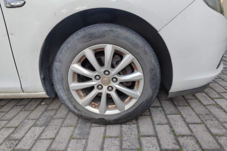 Used Buick GT 2014 XT 1.6L Automatic Comfort Edition Right Front Wheel Hub