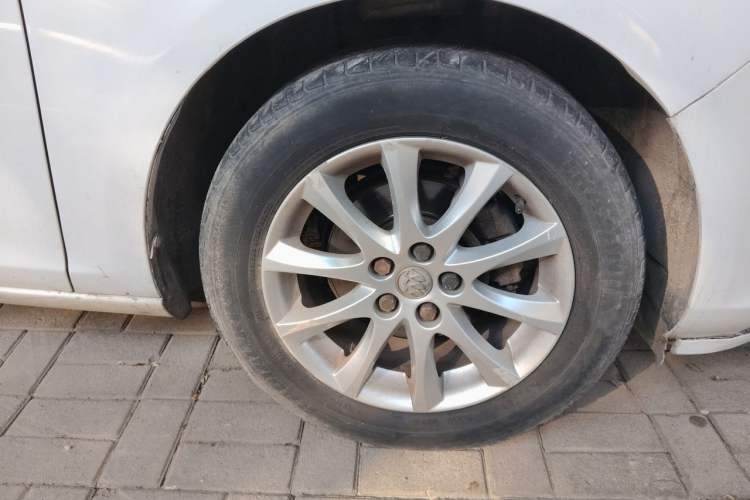 Used Buick GT 2014 XT 1.6L Automatic Comfort Edition Right Front Wheel Hub