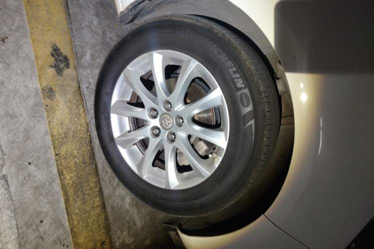 Used Buick GT 2014 XT 1.6L Automatic Fashion Edition Right Front Wheel Hub