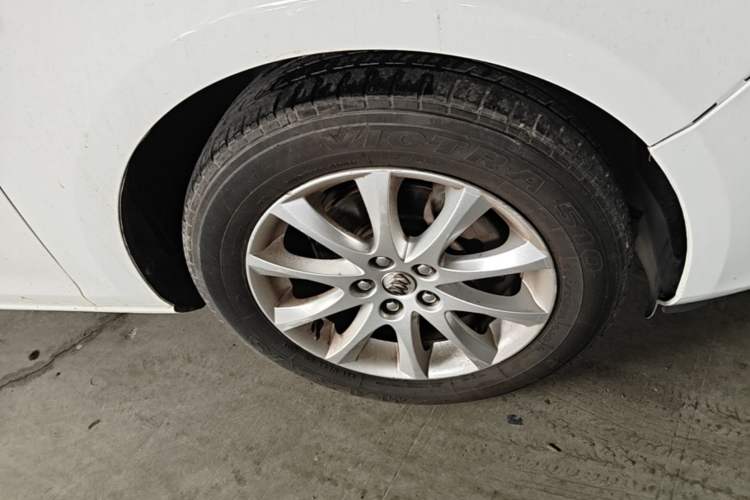 Used Buick GT 2014 XT 1.6L Automatic Fashion Edition Right Front Wheel Hub