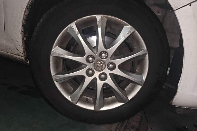Used Buick GT 2014 XT 1.6L Automatic Fashion Edition Right Front Wheel Hub