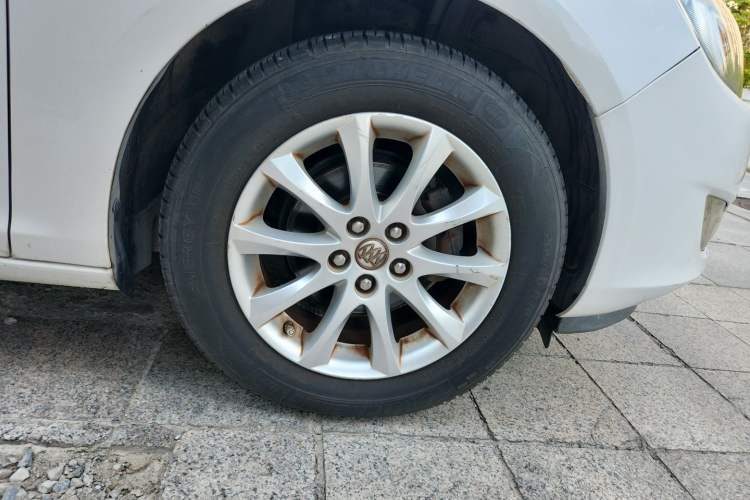 Used Buick GT 2014 XT 1.6L Automatic Fashion Edition Right Front Wheel Hub