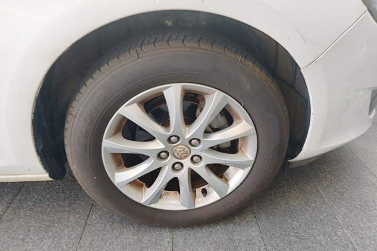 Used Buick GT 2014 XT 1.6L Automatic Fashion Edition Right Front Wheel Hub