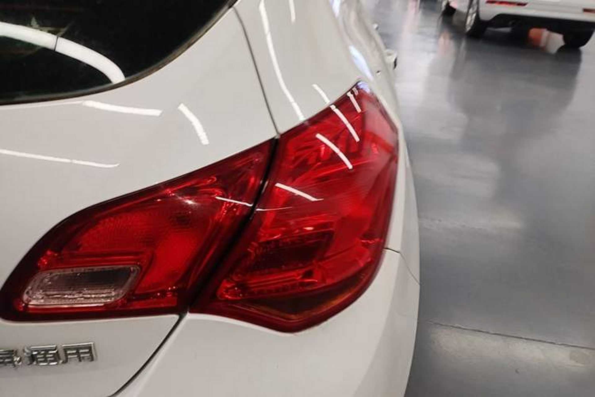 Used Buick GT 2014 XT 1.6L Automatic Fashion Edition Right Rear Taillight