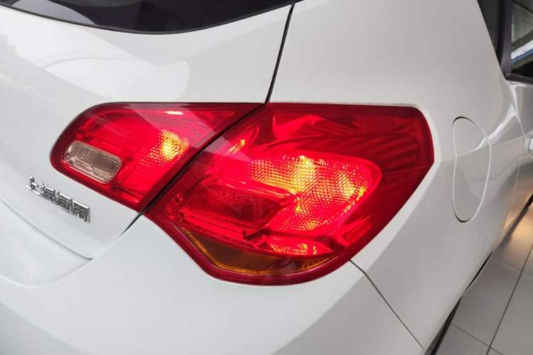 Used Buick GT 2014 XT 1.6L Automatic Fashion Edition Right Rear Taillight