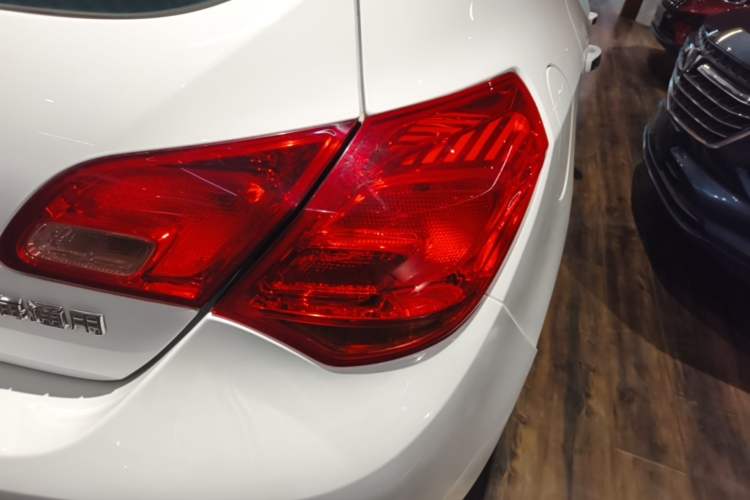 Used Buick GT 2014 XT 1.6L Automatic Fashion Edition Right Rear Taillight