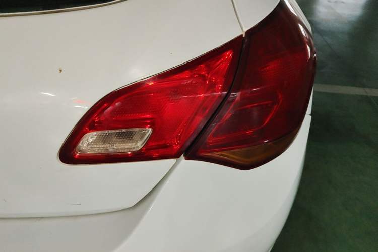 Used Buick GT 2014 XT 1.6L Automatic Fashion Edition Right Rear Taillight