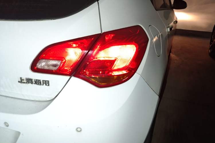 Used Buick GT 2014 XT 1.6L Automatic Fashion Edition Right Rear Taillight