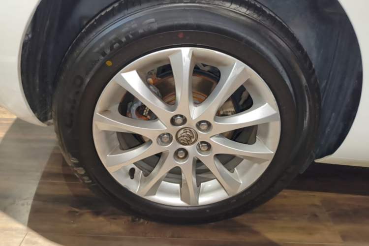 Used Buick GT 2014 XT 1.6L Automatic Fashion Edition Right Rear Wheel Hub