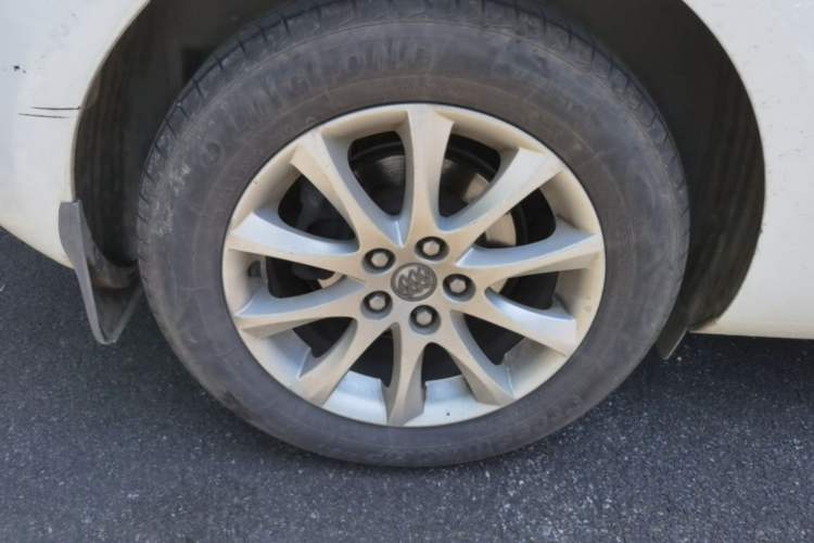 Used Buick GT 2014 XT 1.6L Automatic Fashion Edition Right Rear Wheel Hub