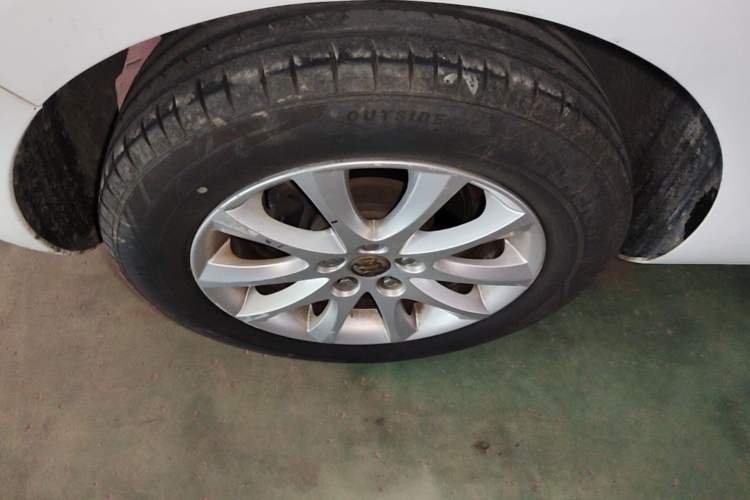 Used Buick GT 2014 XT 1.6L Automatic Fashion Edition Right Rear Wheel Hub