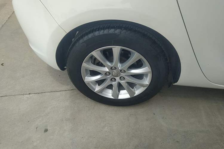 Used Buick GT 2014 XT 1.6L Automatic Fashion Edition Right Rear Wheel Hub