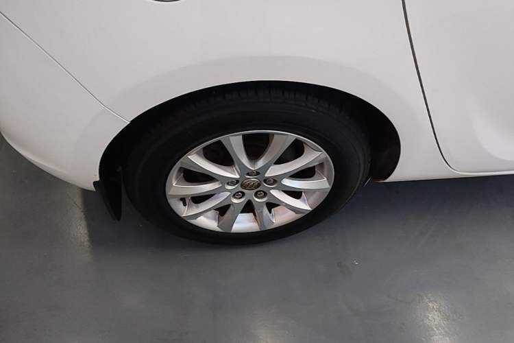 Used Buick GT 2014 XT 1.6L Automatic Fashion Edition Right Rear Wheel Hub