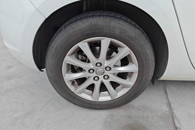 Used Buick GT 2014 XT 1.6L Automatic Fashion Edition Right Rear Wheel Hub