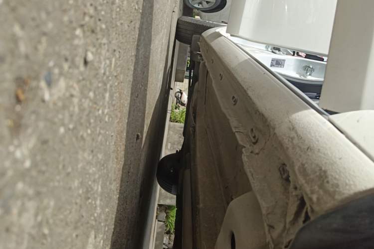 Used Buick GT 2014 XT 1.6L Automatic Fashion Edition Right Side Sill