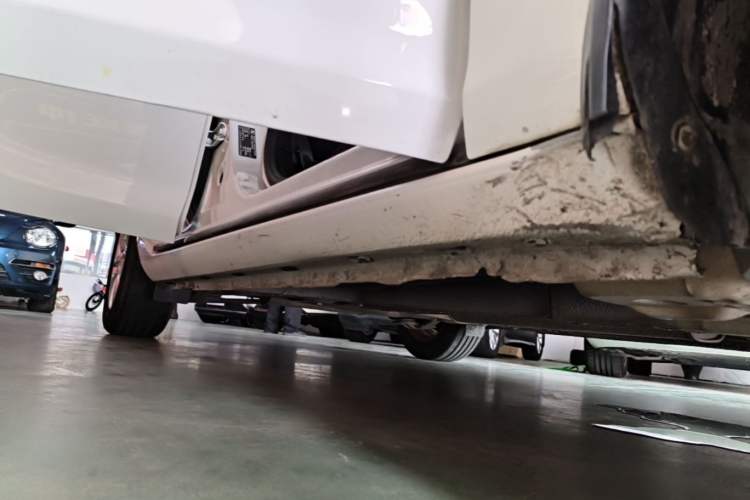 Used Buick GT 2014 XT 1.6L Automatic Fashion Edition Right Side Sill