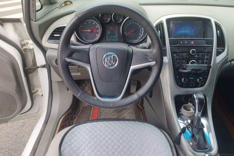 Used Buick GT 2014 XT 1.6L Automatic Comfort Edition Steering Wheel