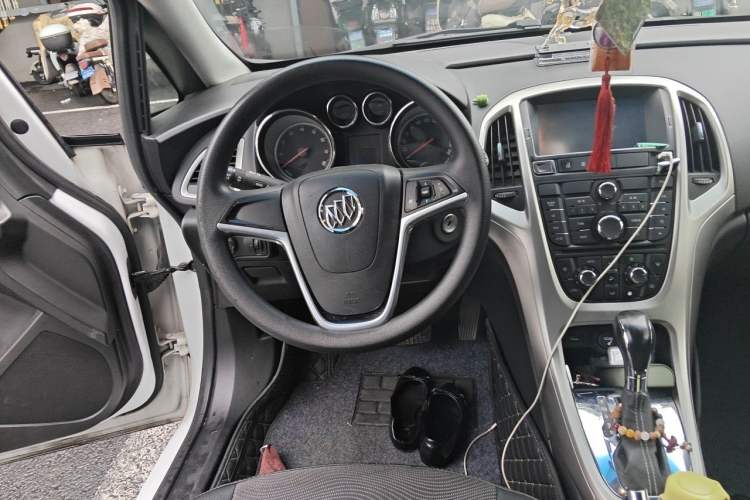 Used Buick GT 2014 XT 1.6L Automatic Fashion Edition Steering Wheel