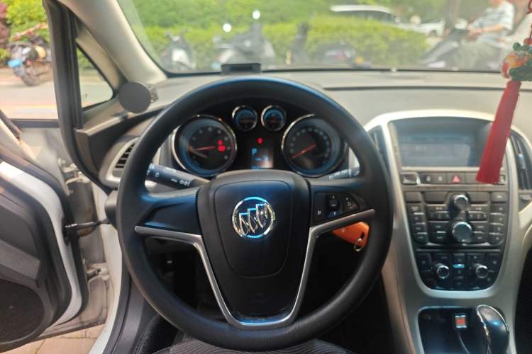 Used Buick GT 2014 XT 1.6L Automatic Comfort Edition Steering Wheel