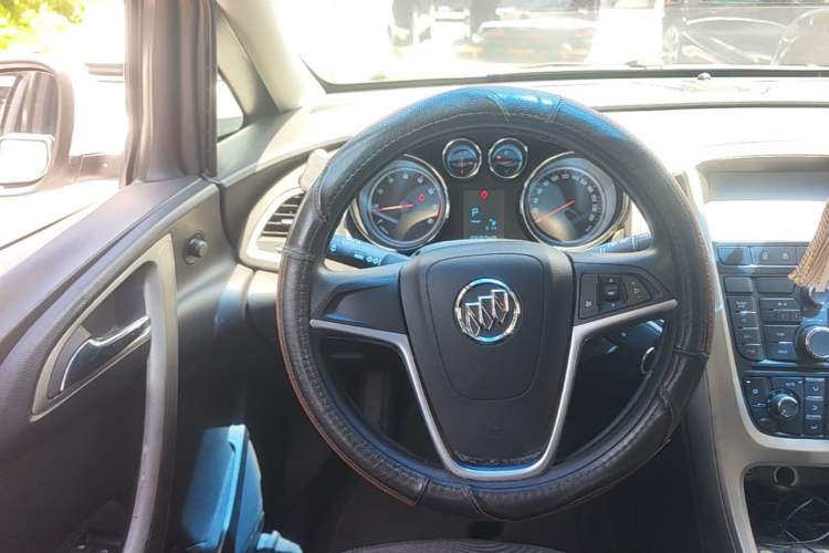 Used Buick GT 2014 XT 1.6L Automatic Fashion Edition Steering Wheel