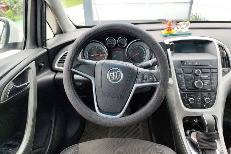 Used Buick GT 2014 XT 1.6L Automatic Comfort Edition Steering Wheel