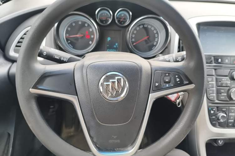 Used Buick GT 2014 XT 1.6L Automatic Fashion Edition Steering Wheel