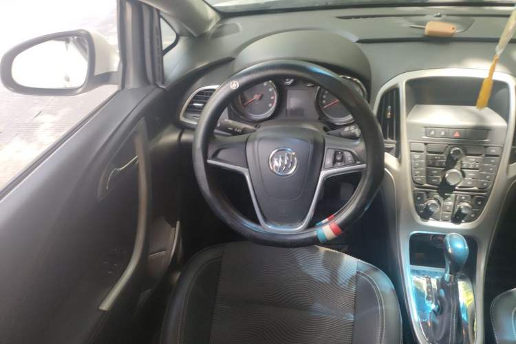 Used Buick GT 2014 XT 1.6L Automatic Fashion Edition Steering Wheel