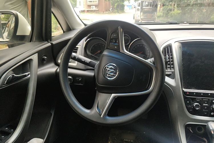 Used Buick GT 2014 XT 1.6L Automatic Fashion Edition Steering Wheel