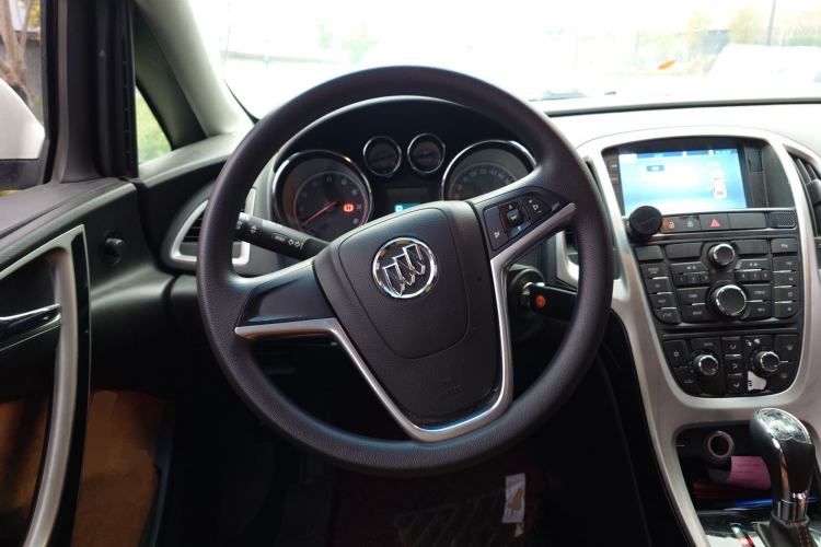 Used Buick GT 2014 XT 1.6L Automatic Comfort Edition Steering Wheel