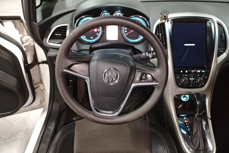 Used Buick GT 2014 XT 1.6L Automatic Fashion Edition Steering Wheel