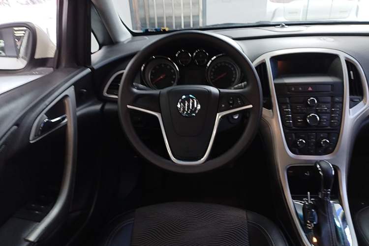 Used Buick GT 2014 XT 1.6L Automatic Fashion Edition Steering Wheel