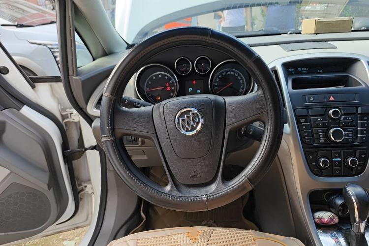 Used Buick GT 2014 XT 1.6L Automatic Comfort Edition Steering Wheel