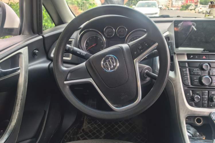Used Buick GT 2014 XT 1.6L Automatic Fashion Edition Steering Wheel