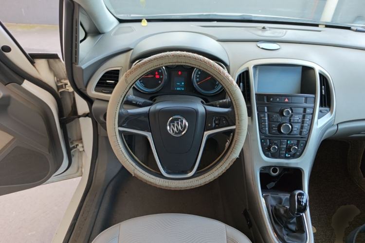 Used Buick GT 2014 XT 1.6L Manual Entry-Level Model Steering Wheel