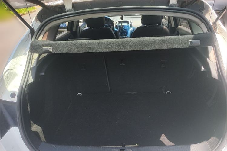 Used Buick GT 2014 XT 1.6L Automatic Fashion Edition Trunk