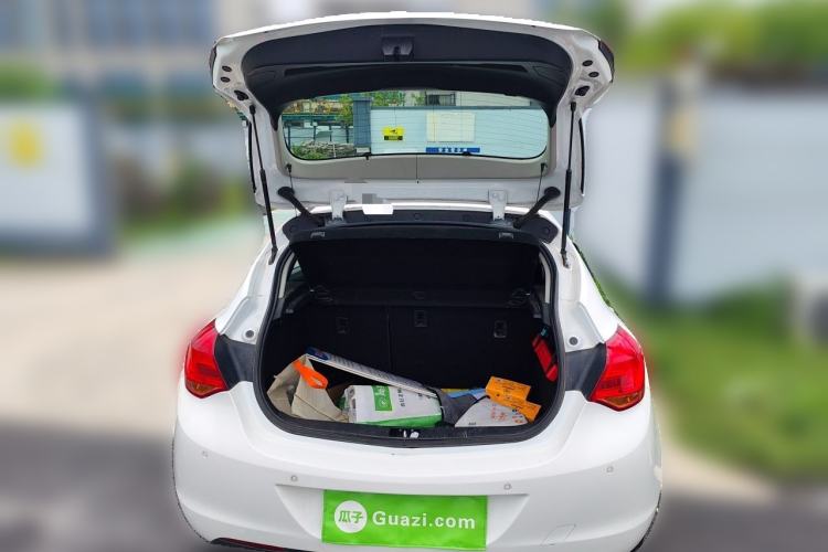 Used Buick GT 2014 XT 1.6L Automatic Comfort Edition Trunk