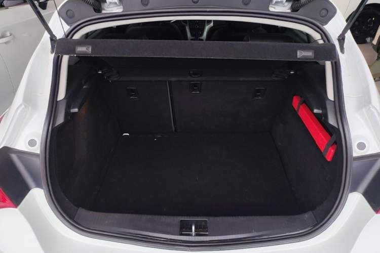 Used Buick GT 2014 XT 1.6L Automatic Fashion Edition Trunk