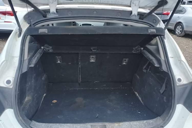 Used Buick GT 2014 XT 1.6L Automatic Fashion Edition Trunk