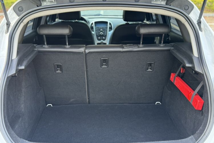 Used Buick GT 2014 XT 1.6L Automatic Fashion Edition Trunk