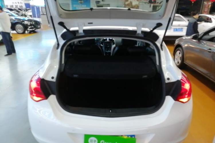 Used Buick GT 2014 XT 1.6L Automatic Fashion Edition Trunk