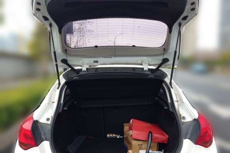 Used Buick GT 2014 XT 1.6L Automatic Comfort Edition Trunk