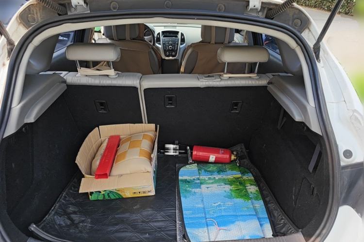 Used Buick GT 2014 XT 1.6L Automatic Comfort Edition Trunk