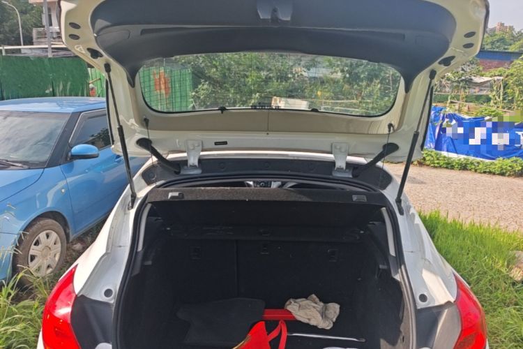 Used Buick GT 2014 XT 1.6L Automatic Fashion Edition Trunk